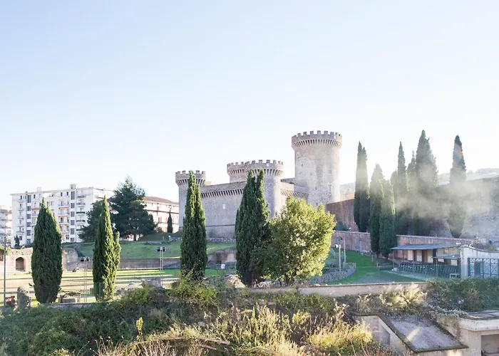 Il Castello לינה וארוחת בוקר טיבולי